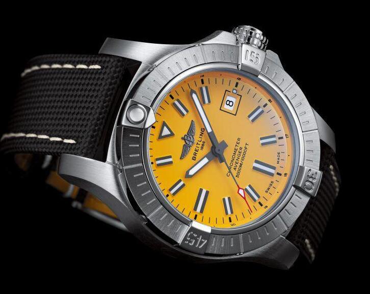 Breitling Avenger Seawolf dial and bezel