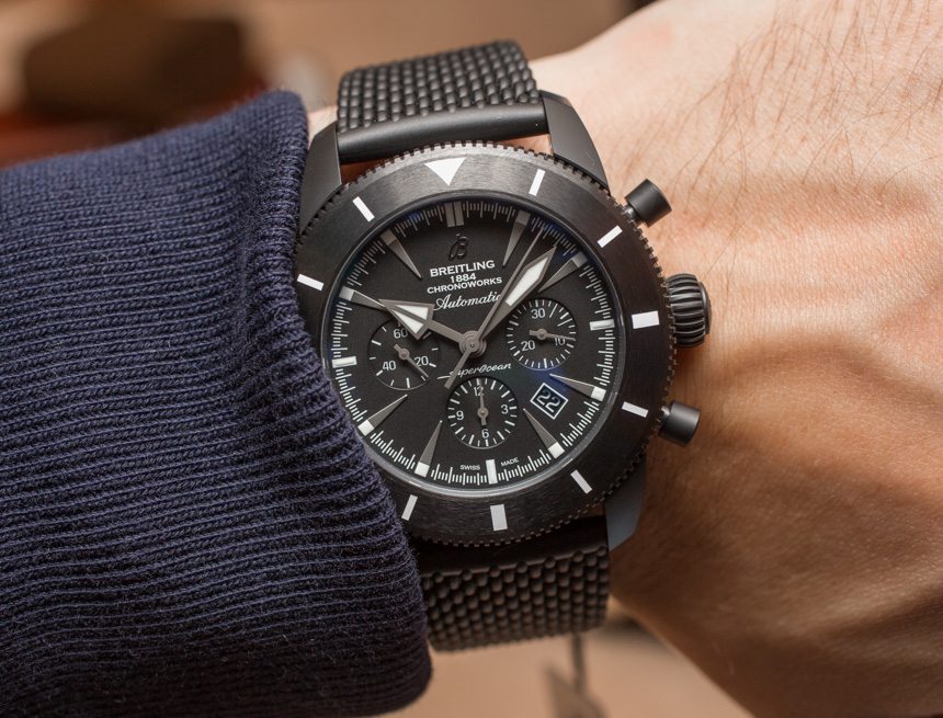 The male fake watches are made from ceramic.