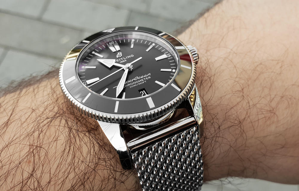 The black bezels fake watches have black dials.